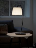 Billede af Le Klint 320T Snowdrop Bordlampe H: 54 cm - Sort