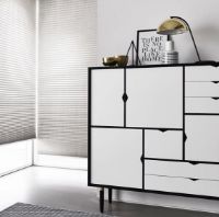 Billede af Andersen Furniture S3 Skænk 132x131 cm - Sort/Hvide fronter