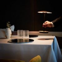 Billede af Lampefeber Ginger 20 M Trådløs Bordlampe H: 30 cm - Egetræ