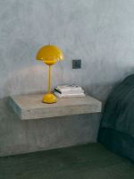 Billede af &Tradition Flowerpot VP3 Bordlampe H: 50 cm - Mustard