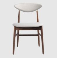 Billede af GUBI Gent Dinning Chair - American Walnut / Antique Brass / Hallingdal 