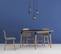 Billede af Normann Copenhagen Form Stol SH: 44cm - Grå/Eg