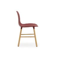 Billede af Normann Copenhagen Form Stol SH: 44cm - Rød/Eg