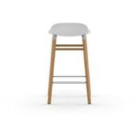 Billede af Normann Copenhagen Form Barstol SH: 65cm - Hvid/Eg