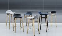 Billede af Normann Copenhagen Form Barstol SH: 75cm - Sort/Valnød