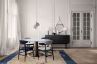 Billede af GUBI Gent Dinning Chair - Black Stained Oak Matt/ Antique Brass / Kvadrat Vidar 554