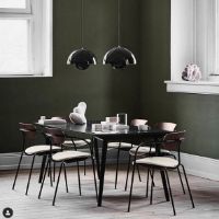 Billede af &Tradition Pavilion Lounge Chair AV6 - Valnød/Cognac læder m. messing 