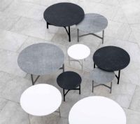 Billede af Cane-line Outdoor Twist Sofabord Mellem Ø: 70 cm - Light Grey/Fossil Black Keramik