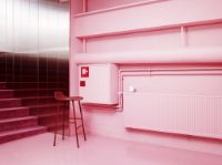 Billede af Normann Copenhagen Form Barstol SH: 65cm - Rød/Stål