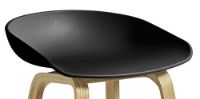 Billede af HAY AAS32 ECO Barstol High SH: 74 cm - High Water Based Lacquered Oak Veneer / ECO Black / Footrest Stainless Steel
