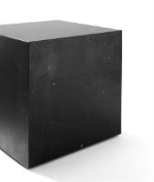 Billede af Audo Copenhagen Plinth Cubic H: 40 cm - Black Nero Marquina Marble