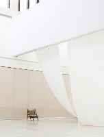 Billede af Audo Copenhagen Knitting Lounge Chair SH: 30 cm - Dark Stained Oak/Dakar 0311 Sand Leather