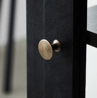 Billede af Lindebjerg Design Dark Oak N1 Vitrineskab Højrehængt Dør 70x210 cm - Mørkbejdset Eg