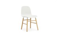 Billede af Normann Copenhagen Form Stol SH: 44cm - Hvid/Eg