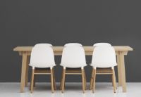 Billede af Normann Copenhagen Form Stol SH: 44cm - Hvid/Eg