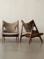 Billede af Audo Copenhagen Knitting Lounge Chair Sheepskin curly SH: 30 cm - Dark Stained Oak/ Drake 20