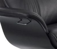 Billede af Conform Timeout Lænestol m. Høj Ryg inkl. Fodskammel SH: 45,5 cm - Sort Fantasy Læder m. Sortbejdset Eg/Sort Aluminium