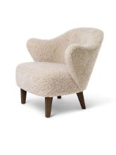 Billede af Audo Copenhagen Ingeborg Loungestol SH: 40 cm - Sheepskin Moonlight/Dark Stained Oak