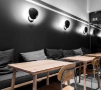 Billede af GUBI Cobra væglampe Hard-wired - Jet-Black 