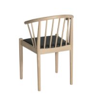 Billede af Haslev Lindeberg Stol SH 45 cm - Sort Læder / Ubehandlet Eg