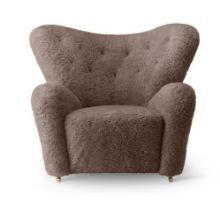 Billede af Audo Copenhagen Den Trætte Mand Lænestol SH: 38cm - Lammeskind Sahara/Natural Oak