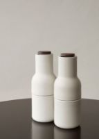 Billede af Audo Copenhagen Bottle Grinder Ceramic 2 pack - Sand/Walnut FORUDBESTIL: SLUT NOVEMBER