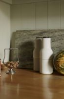 Billede af Audo Copenhagen Bottle Grinder Ceramic 2 pack - Sand/Walnut FORUDBESTIL: SLUT NOVEMBER