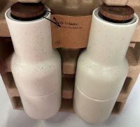 Billede af Audo Copenhagen Bottle Grinder Ceramic 2 pack - Sand/Walnut FORUDBESTIL: SLUT NOVEMBER