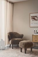 Billede af Audo Copenhagen Ingeborg Fodskammel H: 38 cm - Sheepskin Moonlight/Eg