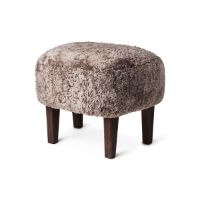 Billede af Audo Copenhagen Ingeborg Fodskammel H: 38 cm - Sheepskin Sahara/Røget Eg