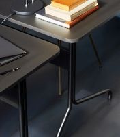 Billede af &Tradition Pavilion Desk AV16 130x65 cm - Linoleum Iron 4178 / Walnut  FORUDBESTIL SEPTEMBER 2026