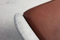 Billede af Søren Lund SL 407 Lænestol m. Nakkepude SH: 42 cm - Main Line Flax/Genova Nougat Læder/Satinkrom Sokkel m. Drej