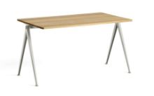 Billede af HAY Pyramide Table 01 140x75 cm - Beige Powder Coated Steel/Clear Lacquered Oak