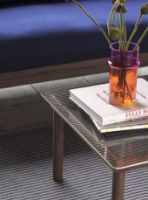 Billede af HAY Kofi Table 80x80 cm - Solid Walnut / Clear Reeded Glass
