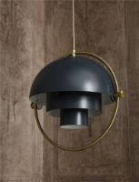 Billede af GUBI Multi-Lite Pendel Small Ø:25,5 cm Brass base - Midnight Blue skærm