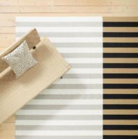 Billede af Woodnotes Big Stripe Carpet Sewn Edges 140x200 cm - Black/Natural