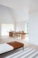 Billede af Woodnotes Big Stripe Carpet Sewn Edges 140x200 cm - Stone/White