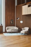 Billede af Audo Copenhagen Ingeborg 2,5 Pers. Sofa L: 160 cm - Sheepskin Sahara/Røget Eg