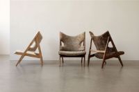 Billede af Audo Copenhagen Knitting Lounge Chair Sheepskin SH: 30 cm - Walnut Base/Sheepskin Curly Sahara