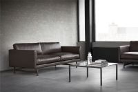 Billede af Fredericia Furniture 5652 Calmo 2 Pers. Sofa 95 L: 200 cm - Omni 377 Dark Brown Læder/Matkrom Stel
