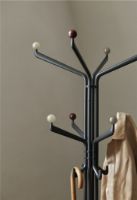 Billede af &Tradition Capture SC77 Coat Stand H: 183 cm - Graphite/Oak