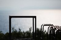 Billede af HOUE Four Bar Table 90x90 cm - Aluminium Lamellas / Black 