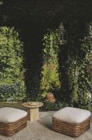 Billede af GUBI Bohemian 72 Ottoman 70x70 cm - Rattan/Chevron 002