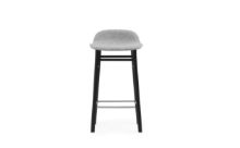 Billede af Normann Copenhagen Form Barstol SH: 65cm - Partner Grey/Sort Eg