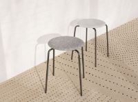 Billede af Fritz Hansen Dot Skammel SH: 46 cm - Grey/Beige/White OUTLET