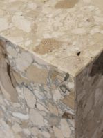 Billede af Audo Copenhagen Plinth Grande H: 27,5 cm - Sand Kunis Breccia  