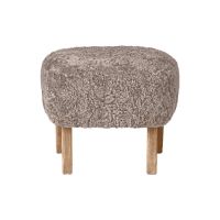 Billede af Audo Copenhagen Ingeborg Loungestol m. Fodskammel SH: 40 cm - Sheepskin Sahara/Eg