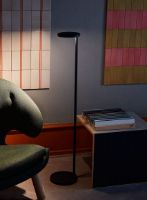 Billede af FLOS Oblique Gulvlampe USB-C H: 107,4 cm - Glossy Grey