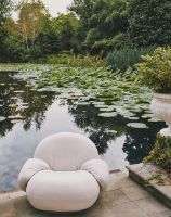 Billede af GUBI Pacha Outdoor Lounge Chair With Armrests SH: 37 cm - Lorkey Limonta 40 