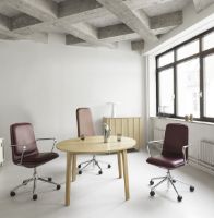 Billede af Normann Copenhagen Off Chair Lav m. Hjul H: 100,8 cm - Aluminium/Ultra Leather Brick